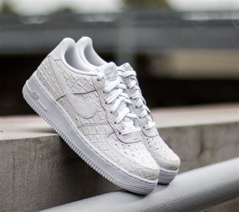 herenschoen nike air force 1 07 lv8 style|Foot Locker.